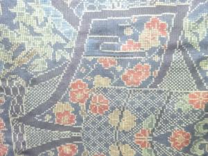 アンティーク　草花模様織出し本場泥大島紬着物（5マルキ）